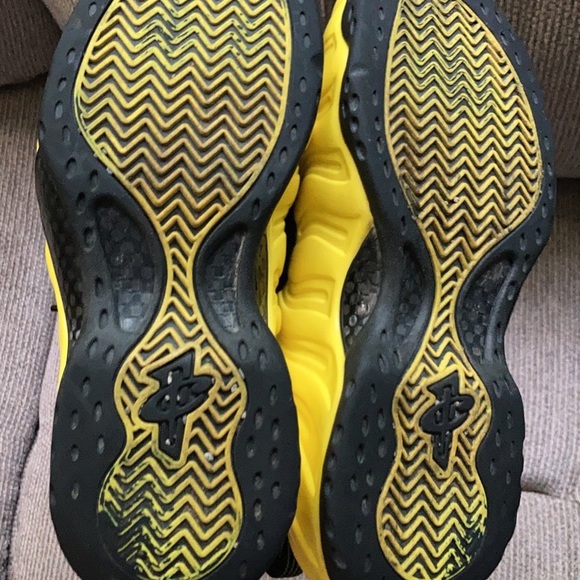 Used Nike wutang foamposites size 10 - Picture 3 of 4